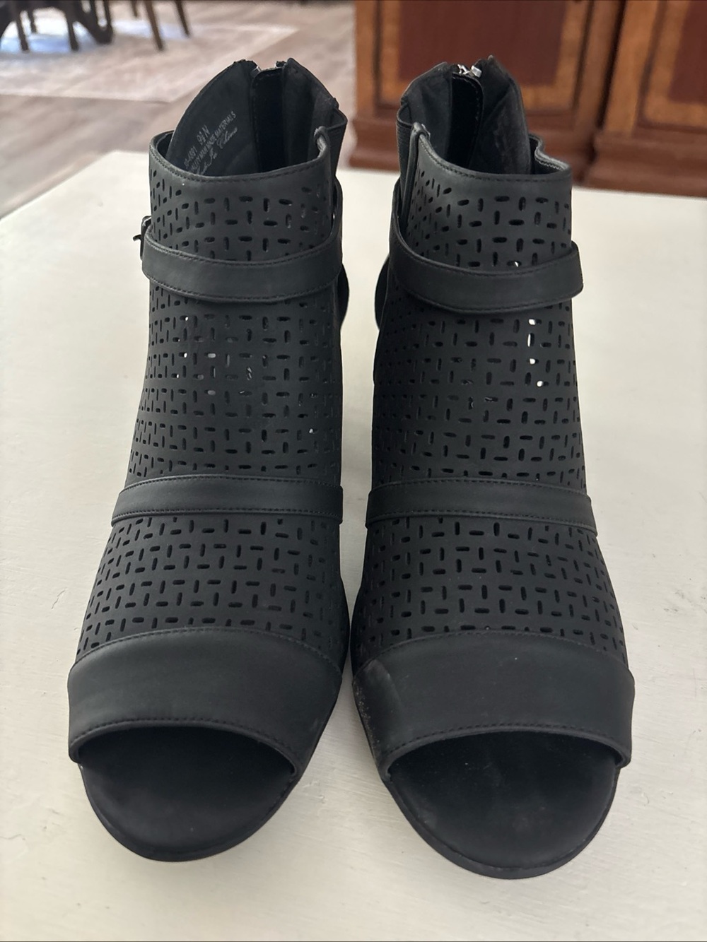 Easy Street 9.5 N Women’s Black Perforated Peep-Toe Ankle Boots